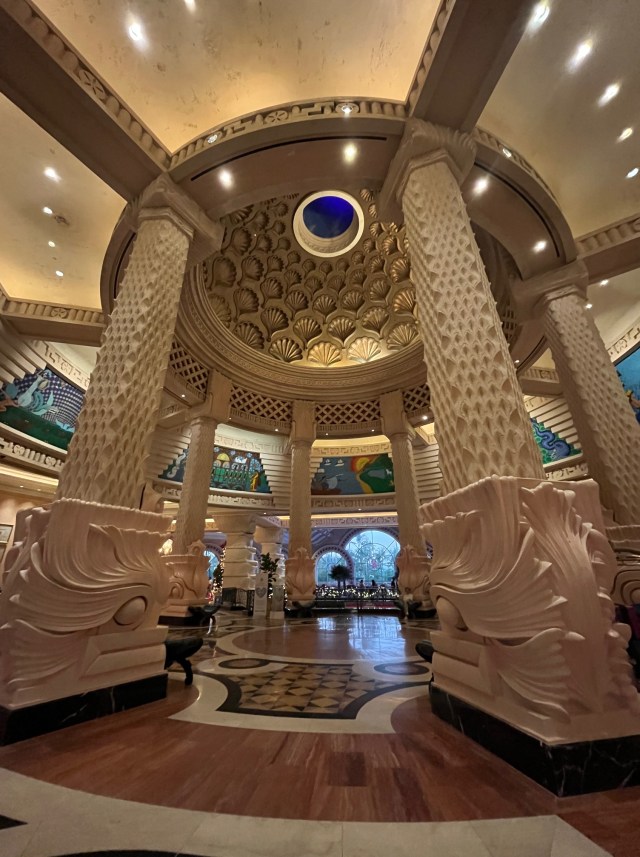 Atlantis lobby - Bahamas 